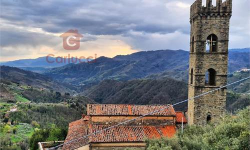 A SAN QUIRICO TRILOCALE CON CANTINA E VISTA PANORAMICA A DUE PASSI DAL CENTRO 