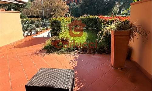 MONTECATINI TERME-ZONA MUSICISTI VILLA A SCHIERA CON GIARDINO