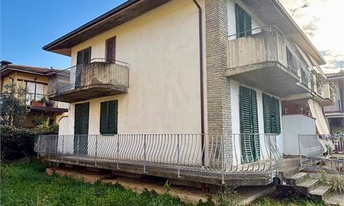 BORGO A BUGGIANO - VILLETTA ANGOLARE AL GREZZO CON 250MQ DI GIARDINO 