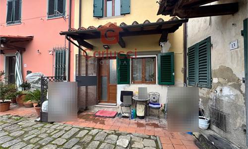 UZZANO-TERRATETTO CON 2 CAMERE MATRIMONIALI E INGRESSO INDIPENDENTE