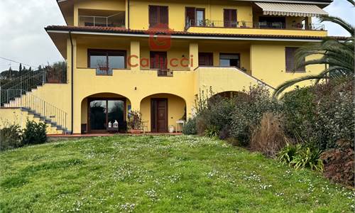 Porzione Villa In Vendita a Uzzano