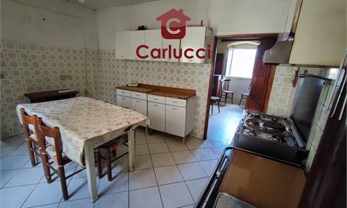 TERRATETTO  CON RESEDE - PESCIA