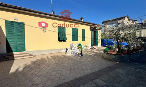 UZZANO- VIAREGGINA CON 4 CAMERE E GIARDINO PRIVATO