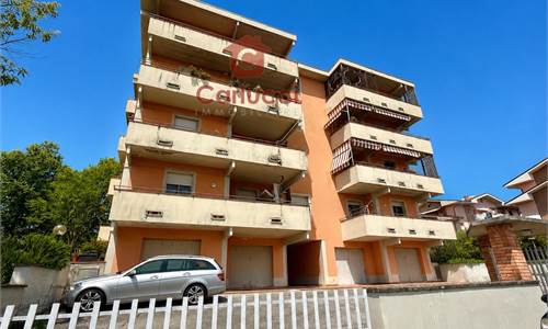 UZZANO-APPARTAMENTO CON DUE CAMERE,SPAZI ESTERNI,GARAGE
