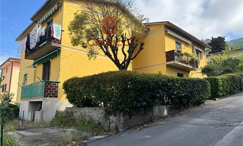 Pescia – Zona Agraria | Appartamento con giardino e posto auto
