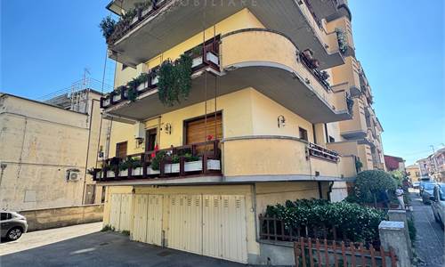 MONTECATINI TERME- APPARTAMENTO CON DUE MATRIMONIALI E AMPIO GARAGE