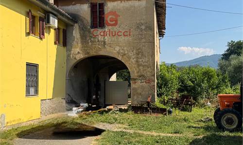 PESCIA- AFFASCINANTE DIMORA STORICA CON AMPI SPAZI ESTERNI
