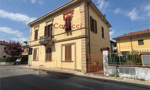 MONTECATINI TERME-APPARTAMENTO PIANO TERRA CON RESEDE GIA' DIVISO IN DUE UNITA'