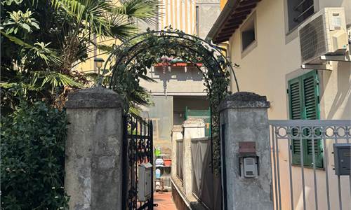 MONTECATINI TERME- T.TETTO INDIPENDENTE CON  PICCOLA RESEDE ESCLUSIVA