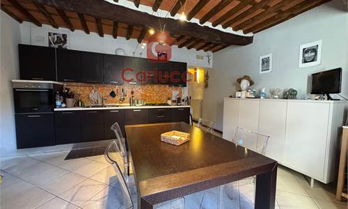 PESCIA – APPARTAMENTO AL PIANO TERRA CON DUE CAMERE E POSTO AUTO