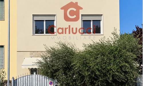 PESCIA - TERRATETTO RISTRUTTURATO CON RESEDE PRIVATA E AMPIA TERRAZZA