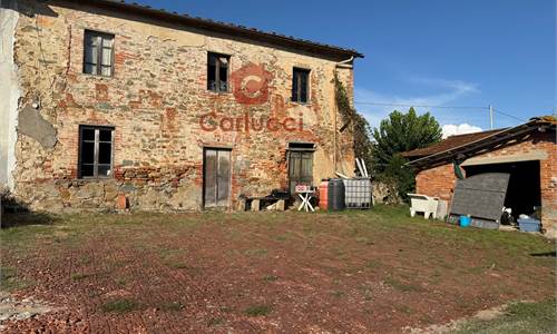 Uzzano – Terratetto libero su tre lati con ampio giardino, garage e dependance